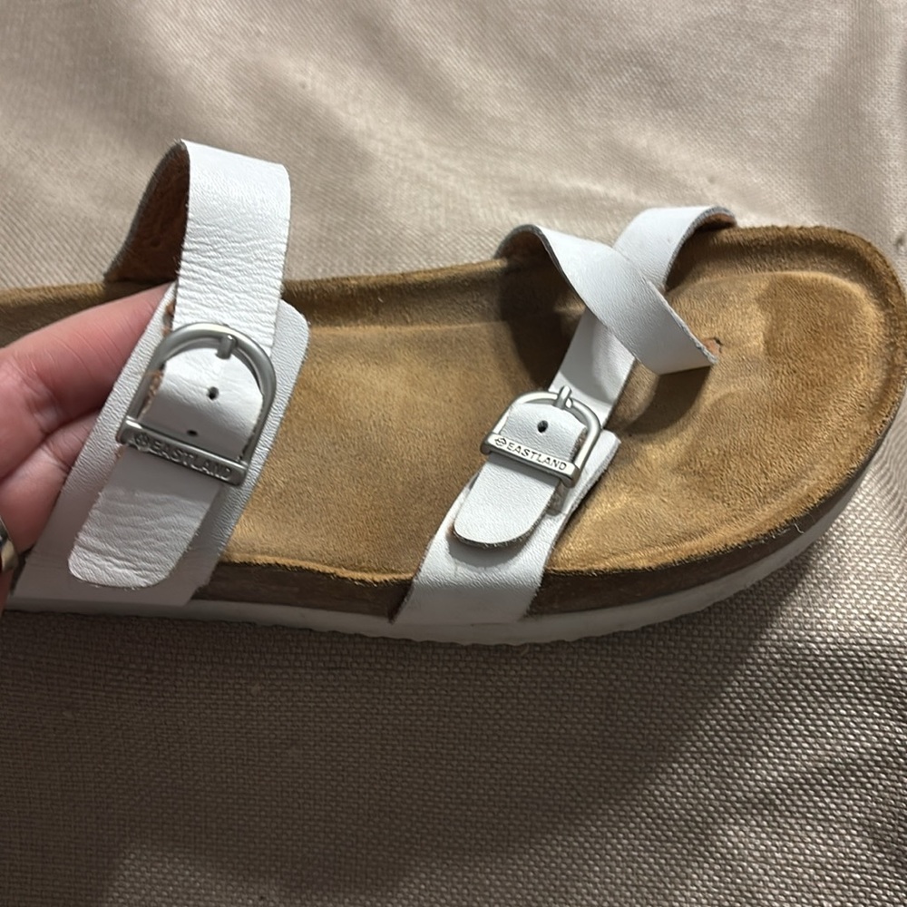 Eastland Tiogo Leather Toe Ring Sandals - Picture 5 of 9